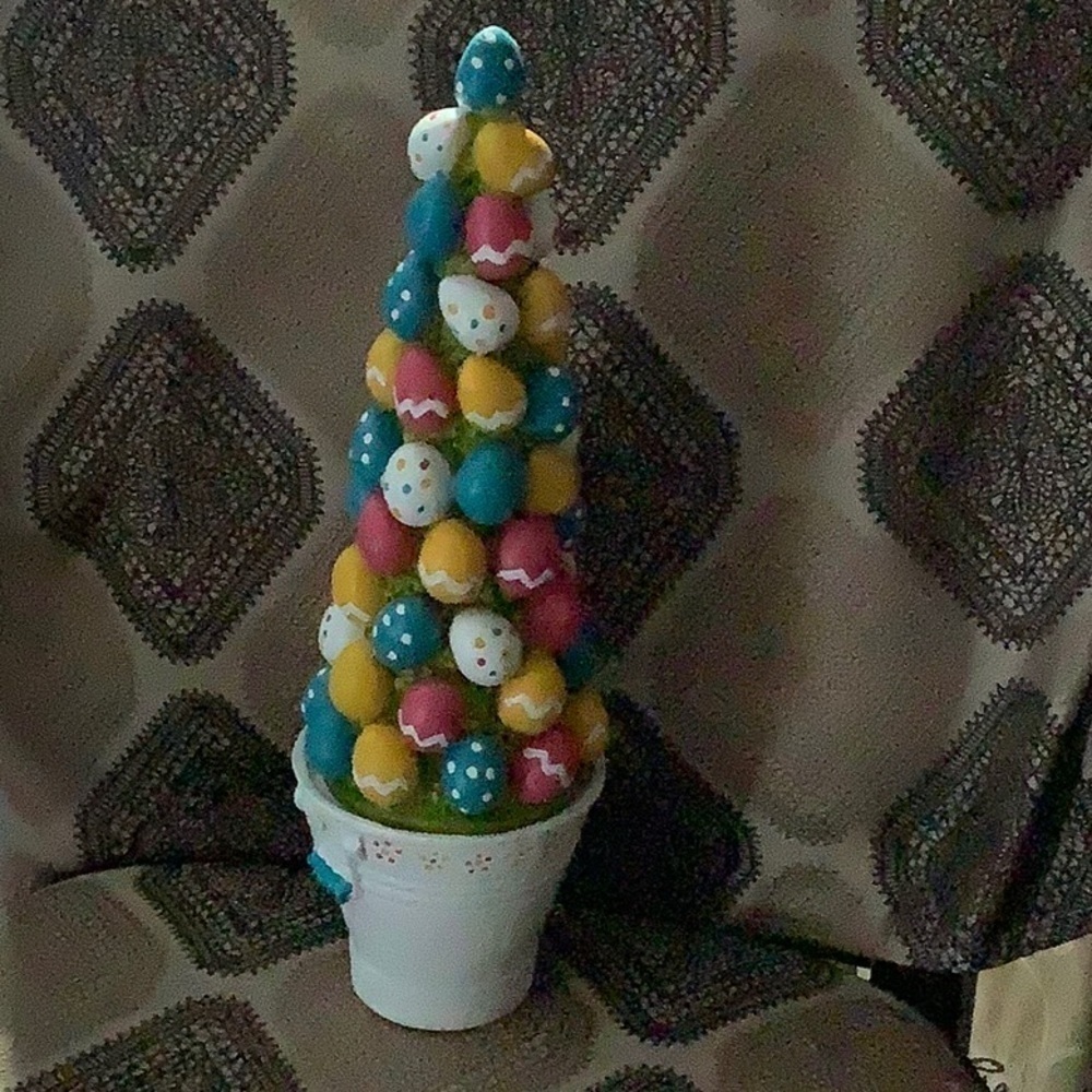 Ew in box Easter egg tree